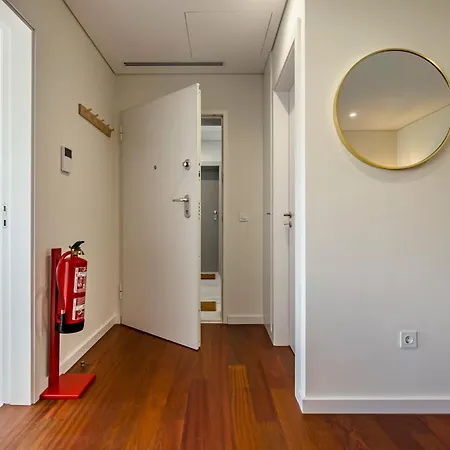 דירה Nomad's Lux - 2bdr & Parking Flores Square *