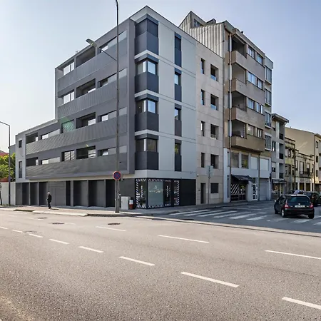 דירה Nomad's Lux - 2bdr & Parking Flores Square *