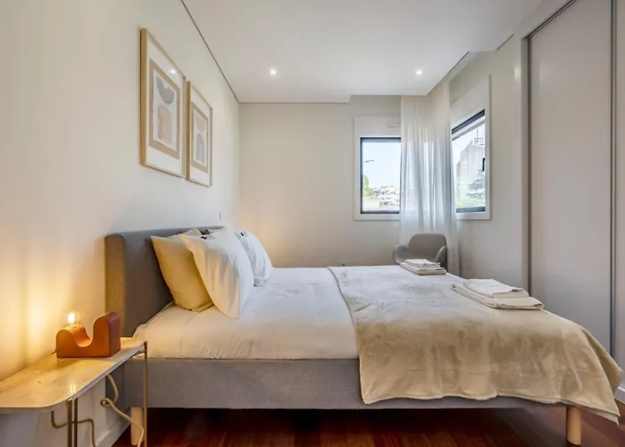 Nomad's Lux - 2bdr & Parking Flores Square