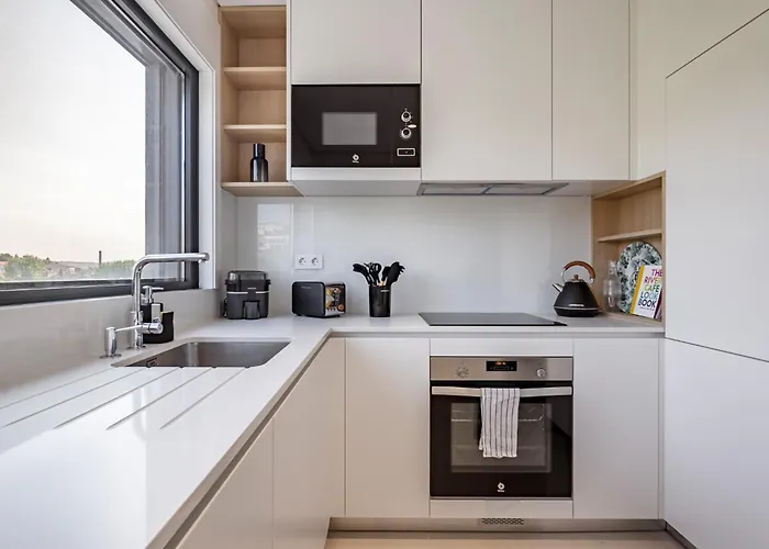 Nomad's Lux - 2bdr & Parking Flores Square