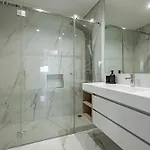 Nomad's Lux - 2bdr & Parking Flores Square * Πόρτο