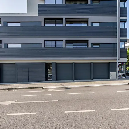 Nomad's Lux - 2bdr & Parking Flores Square Oporto