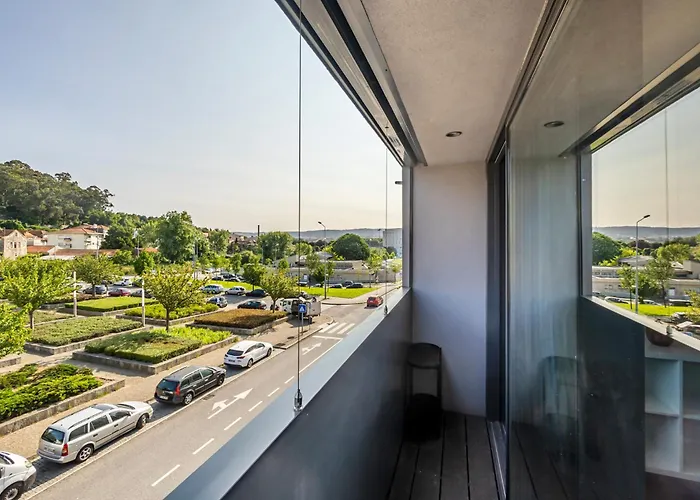 Nomad's Lux - 2bdr & Parking Flores Square Apartman *