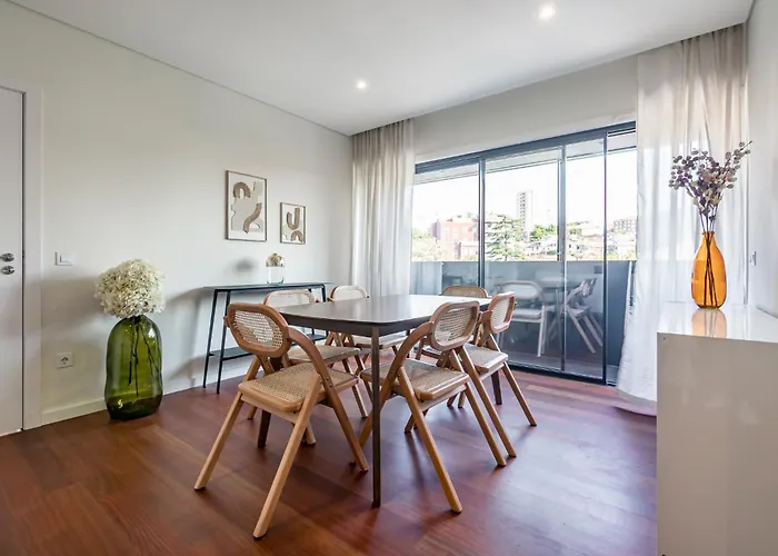 Nomad's Lux - 2bdr & Parking Flores Square Apartman