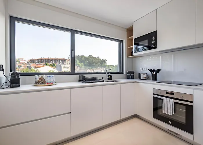 Nomad's Lux - 2bdr & Parking Flores Square Apartman Porto