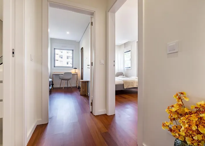 Nomad's Lux - 2bdr & Parking Flores Square Apartman *