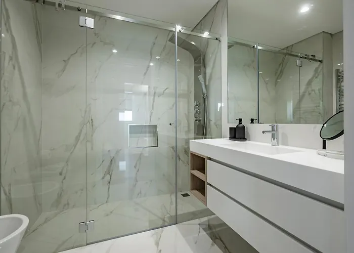 Nomad's Lux - 2bdr & Parking Flores Square * Oporto