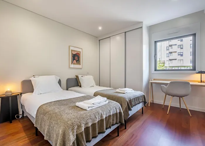 Nomad's Lux - 2bdr & Parking Flores Square