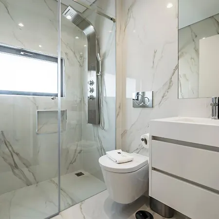 Nomad's Lux - 2bdr & Parking Flores Square