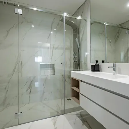 شقة Nomad's Lux - 2bdr & Parking Flores Square *