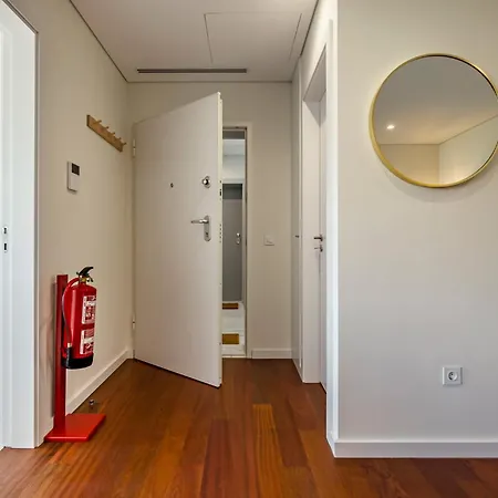 Nomad's Lux - 2bdr & Parking Flores Square * Porto