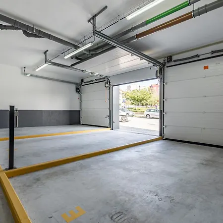 Nomad's Lux - 2bdr & Parking Flores Square Lejlighed
